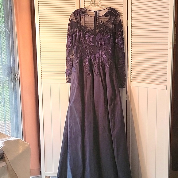 TERI JON RICKIE FREEMAN EGGPLANT/NAVY COLOR LACE ILLUSIONS FORMAL DRESS SZ6 - Picture 4 of 16
